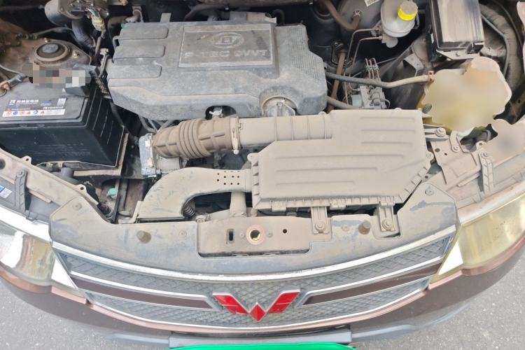 Used Wuling Hongguang 2014 1.5L S Luxury Model Engine Bay