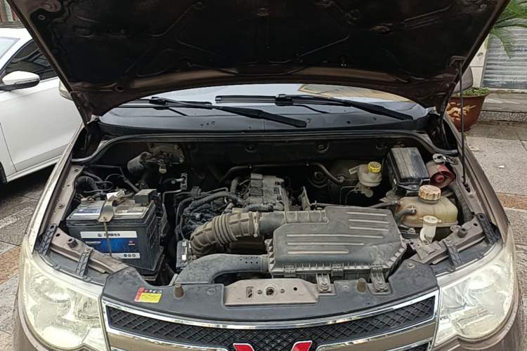 Used Wuling Hongguang 2014 1.5L S Standard Version Engine Bay