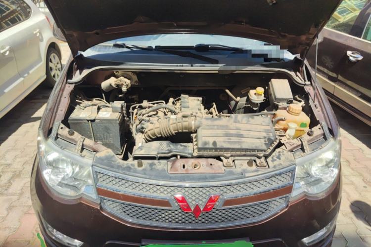 Used Wuling Hongguang 2014 1.5L S Standard Version Engine Bay