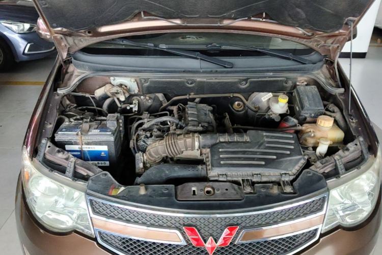 Used Wuling Hongguang 2014 1.5L S Standard Version Engine Bay