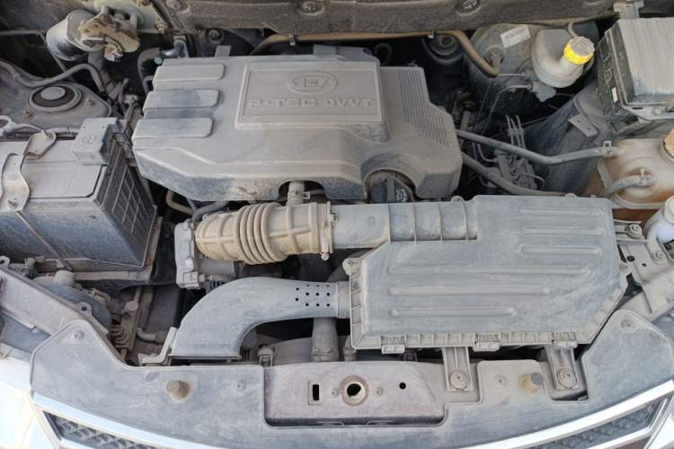 Used Wuling Hongguang 2014 1.5L S Luxury Model Engine Bay