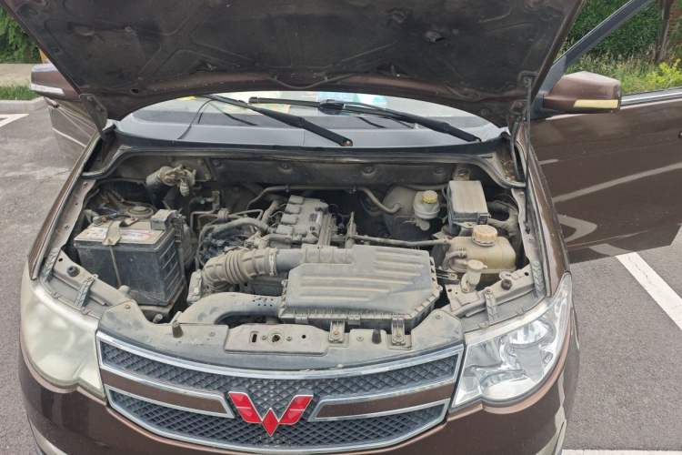Used Wuling Hongguang 2014 1.5L S Comfort Model Engine Bay