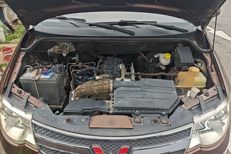 Used Wuling Hongguang 2014 1.5L S Standard Version Engine Bay