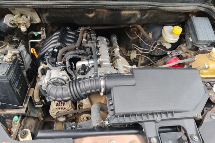 Used Wuling Hongguang 2014 1.2L S Standard Version China IV Standard Engine Bay