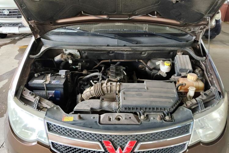 Used Wuling Hongguang 2014 1.5L S Standard Version Engine Bay