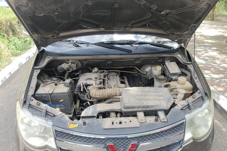 Used Wuling Hongguang 2014 1.2L S Comfort Model China IV Engine Bay