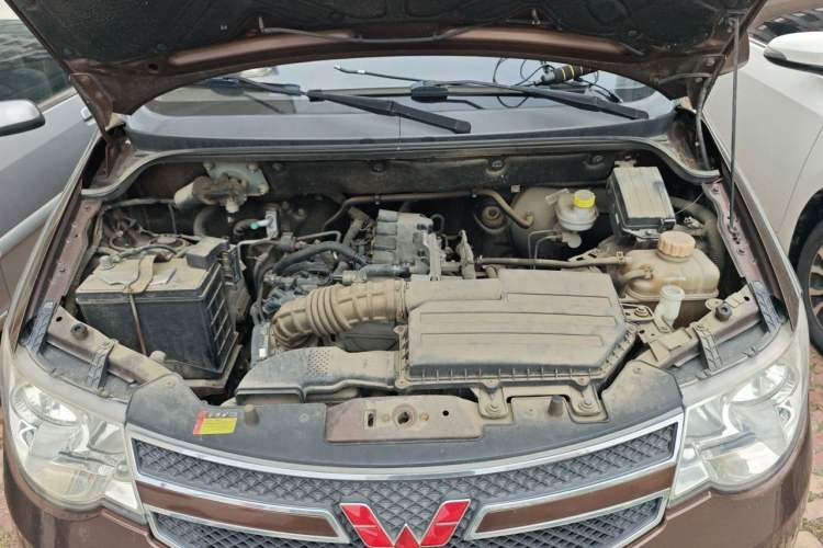 Used Wuling Hongguang 2014 1.5L S Standard Version Engine Bay