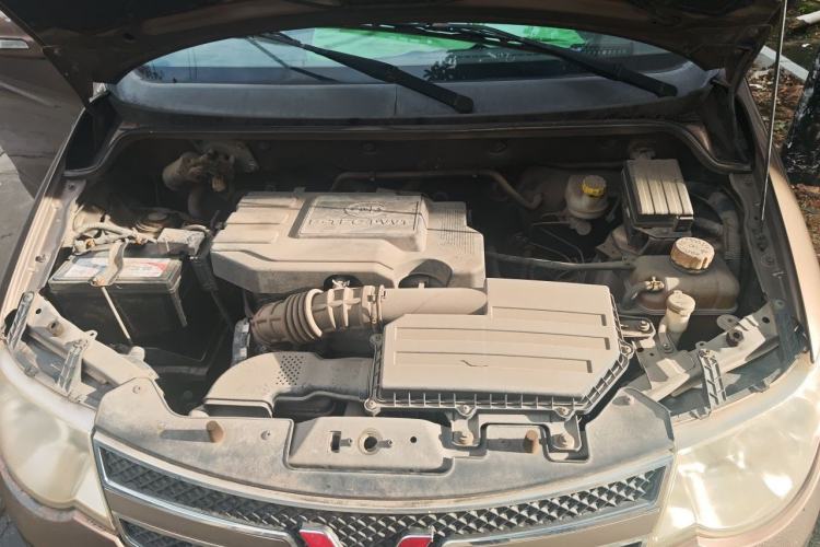 Used Wuling Hongguang 2014 1.5L S Luxury Model Engine Bay