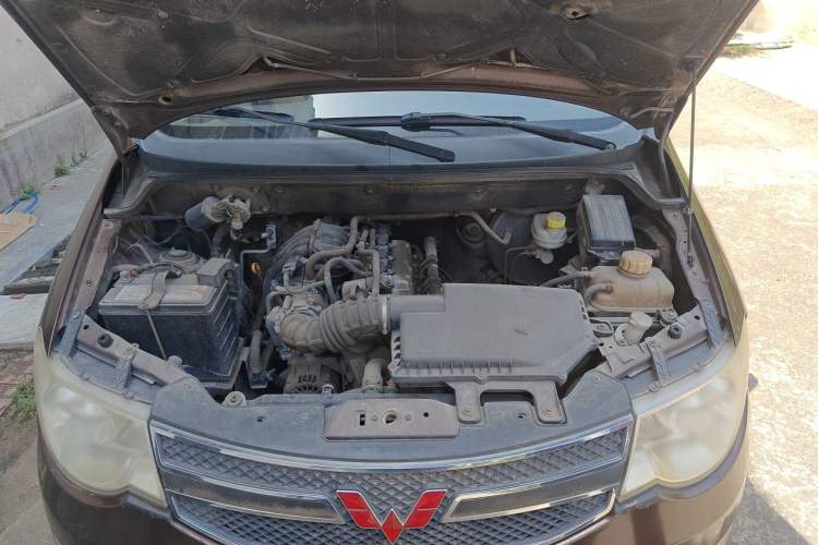 Used Wuling Hongguang 2014 1.2L S Comfort Model China IV Engine Bay