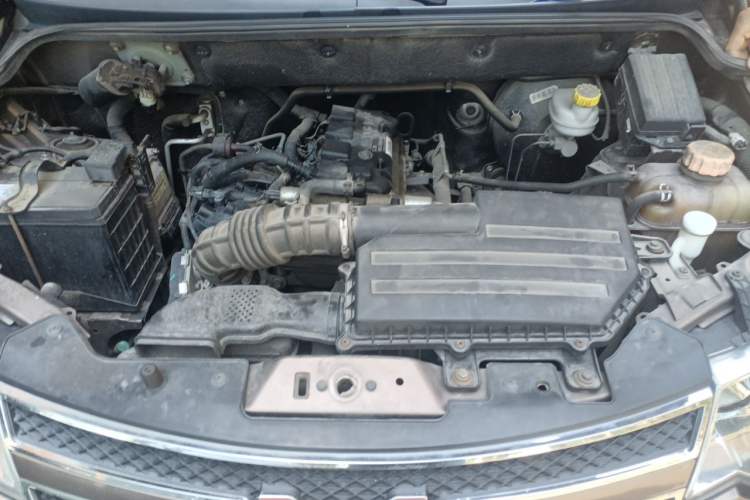 Used Wuling Hongguang 2014 1.5L S Standard Version Engine Bay