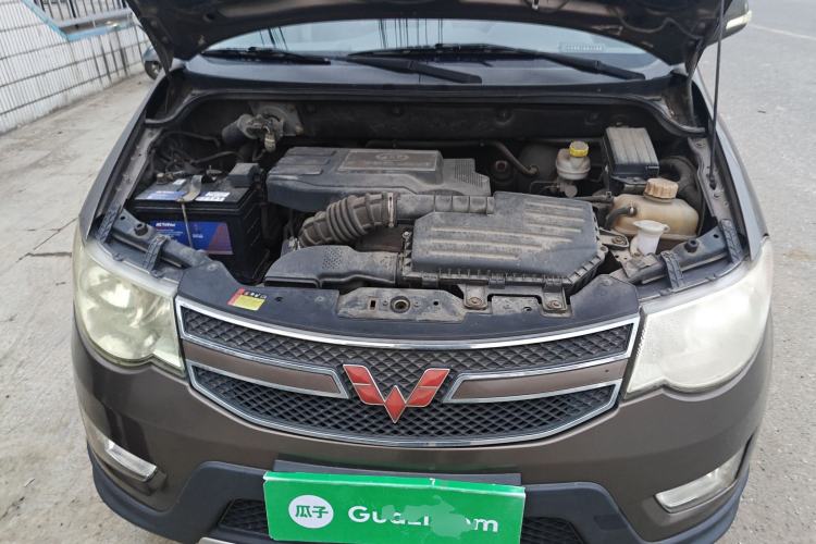 Used Wuling Hongguang 2014 1.5L S Luxury Model Engine Bay