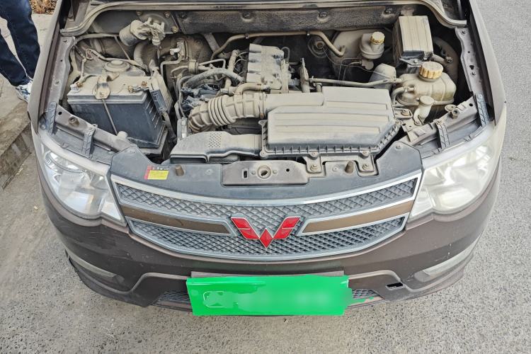 Used Wuling Hongguang 2014 1.5L S Standard Version Engine Bay