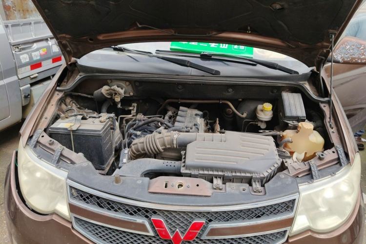 Used Wuling Hongguang 2014 1.5L S Standard Version Engine Bay