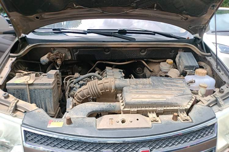 Used Wuling Hongguang 2014 1.5L S Standard Version Engine Bay