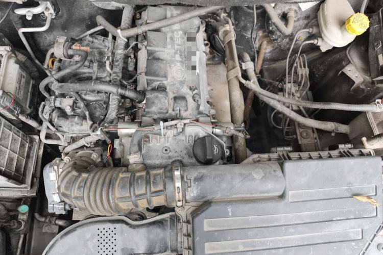 Used Wuling Hongguang 2014 1.5L S Comfort Model Engine Bay