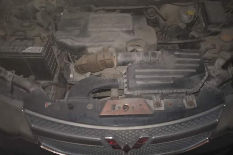 Used Wuling Hongguang 2014 1.5L S Luxury Model Engine Bay