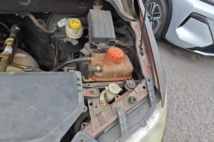 Used Wuling Hongguang 2014 1.2L S Comfort Model China IV Engine Bay Left