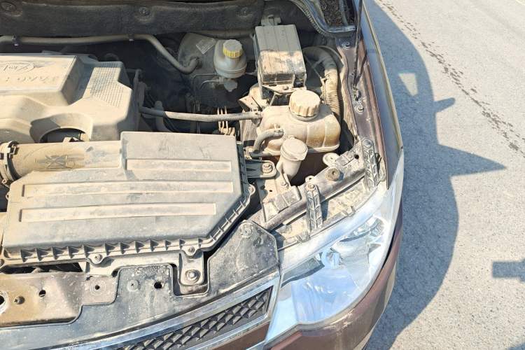 Used Wuling Hongguang 2014 1.5L S Luxury Model Engine Bay Left