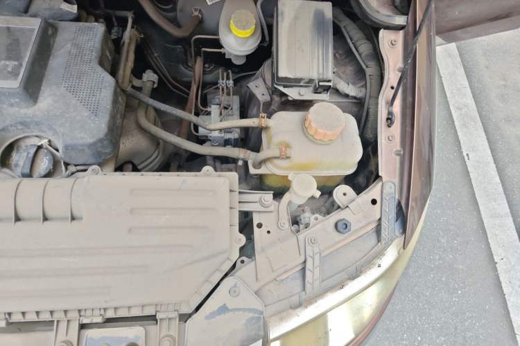 Used Wuling Hongguang 2014 1.5L S Luxury Model Engine Bay Left