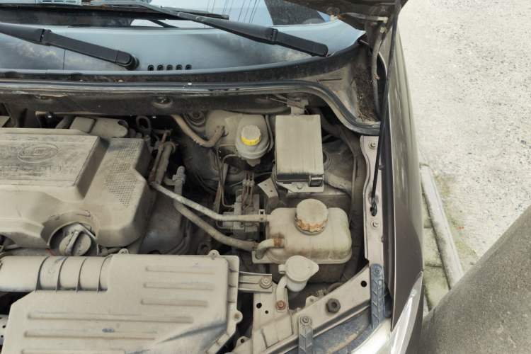 Used Wuling Hongguang 2014 1.5L S Luxury Model Engine Bay Left