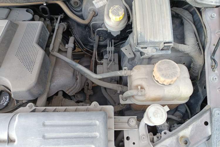 Used Wuling Hongguang 2014 1.5L S Luxury Model Engine Bay Left