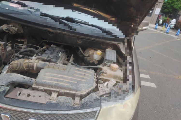 Used Wuling Hongguang 2014 1.5L S Standard Version Engine Bay Left