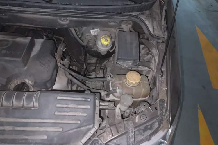 Used Wuling Hongguang 2014 1.5L S Luxury Model Engine Bay Left