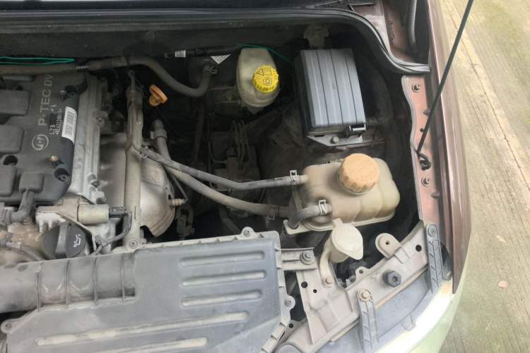 Used Wuling Hongguang 2014 1.5L S Automatic Comfort Edition Engine Bay Left