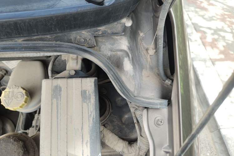 Used Wuling Hongguang 2014 1.2L S Comfort Model China IV Engine Bay Left