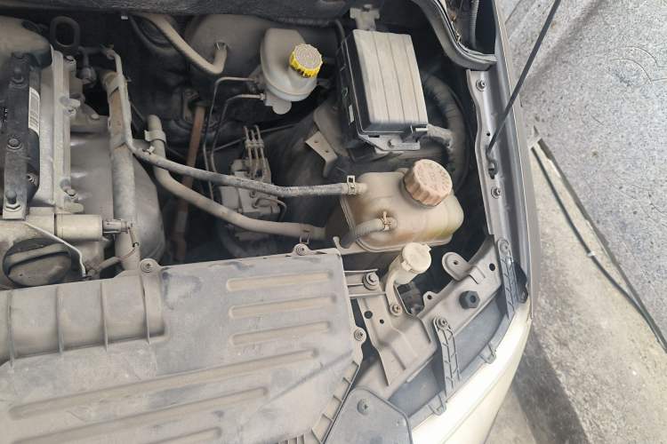 Used Wuling Hongguang 2014 1.5L S Luxury Model Engine Bay Left