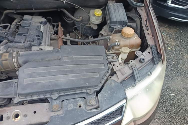 Used Wuling Hongguang 2014 1.5L S Comfort Model Engine Bay Left