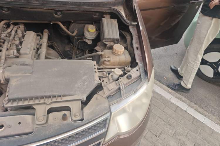 Used Wuling Hongguang 2014 1.2L S Standard Version China IV Standard Engine Bay Left