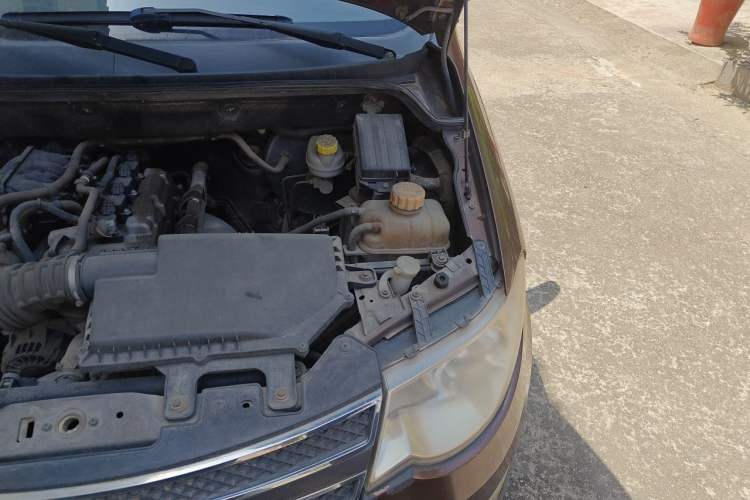 Used Wuling Hongguang 2014 1.2L S Comfort Model China IV Engine Bay Left
