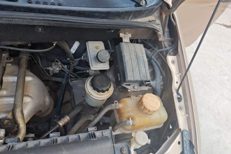 Used Wuling Hongguang 2014 1.2L Base Model China IV Engine Bay Left