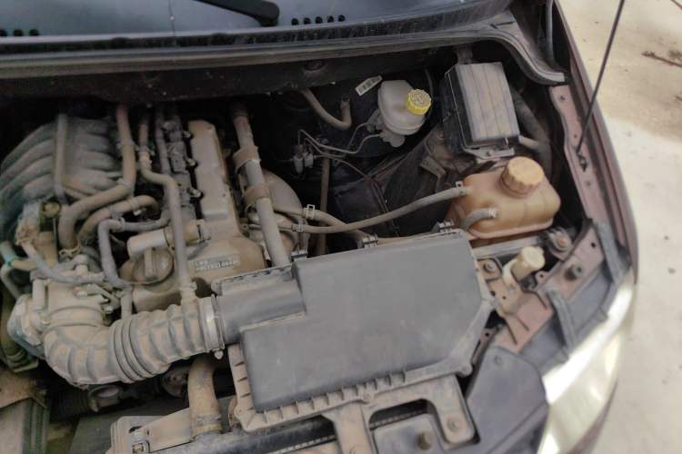 Used Wuling Hongguang 2014 1.2L Base Model China IV Engine Bay Left