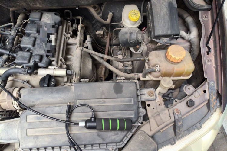 Used Wuling Hongguang 2014 1.5L S Standard Version Engine Bay Left