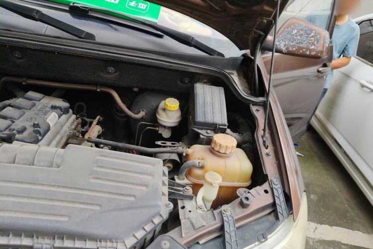 Used Wuling Hongguang 2014 1.5L S Standard Version Engine Bay Left