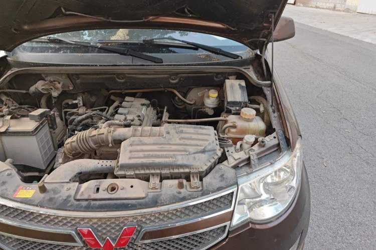 Used Wuling Hongguang 2014 1.5L S Standard Version Engine Bay Left
