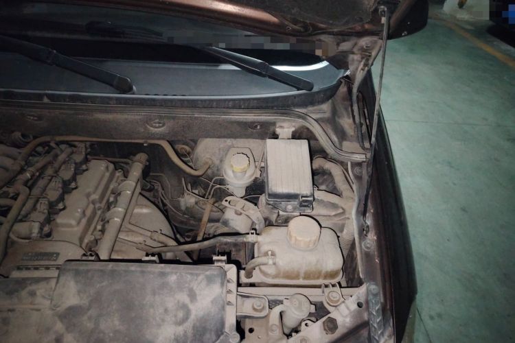Used Wuling Hongguang 2014 1.2L S Standard Version China IV Standard Engine Bay Left