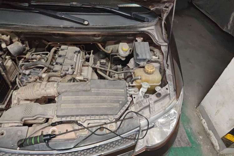 Used Wuling Hongguang 2014 1.5L S Standard Version Engine Bay Left