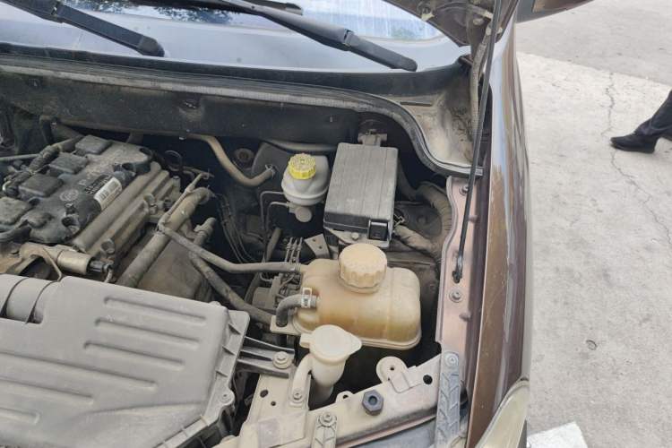Used Wuling Hongguang 2014 1.5L S Comfort Model Engine Bay Left