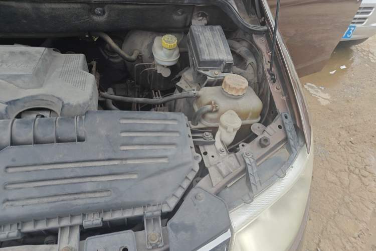 Used Wuling Hongguang 2014 1.5L S Comfort Model Engine Bay Left