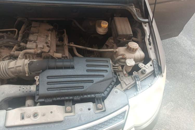 Used Wuling Hongguang 2014 1.5L S Comfort Model Engine Bay Left