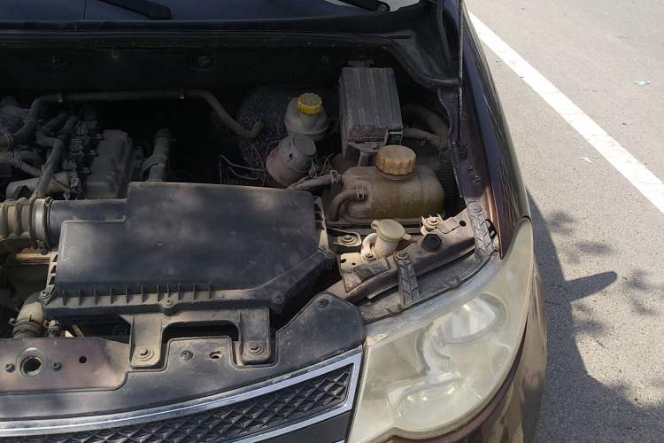 Used Wuling Hongguang 2014 1.2L S Standard Version China IV Standard Engine Bay Left