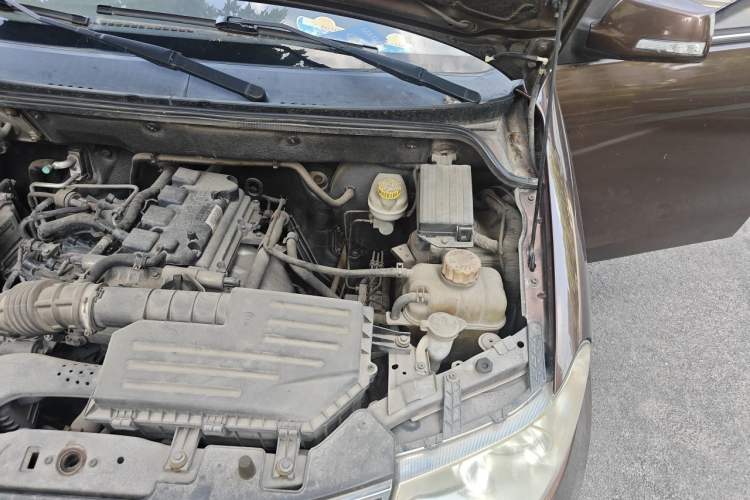 Used Wuling Hongguang 2014 1.5L S Comfort Model Engine Bay Left