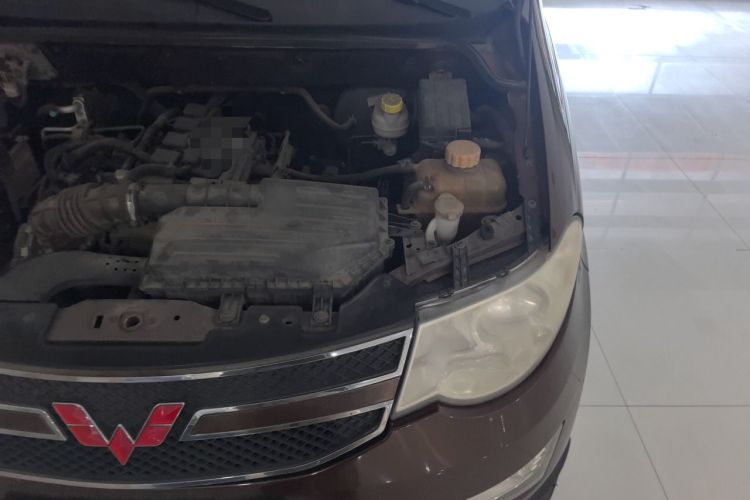 Used Wuling Hongguang 2014 1.5L S Standard Version Engine Bay Left
