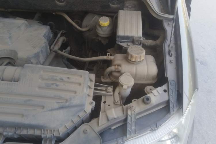 Used Wuling Hongguang 2014 1.5L S Luxury Model Engine Bay Left