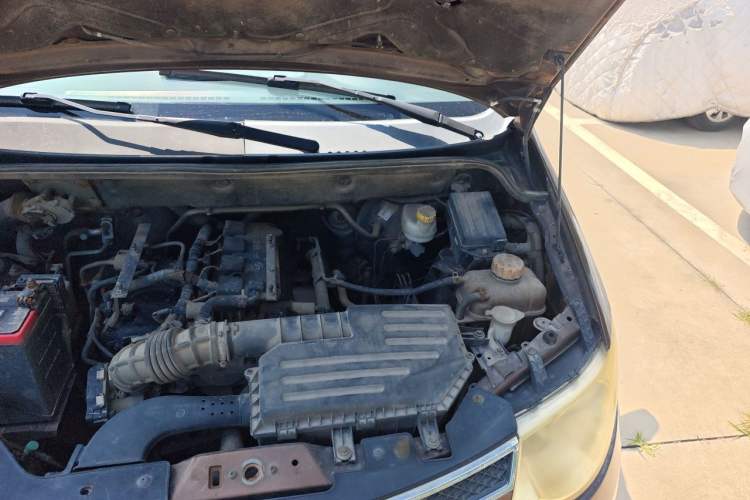 Used Wuling Hongguang 2014 1.5L S Standard Version Engine Bay Left