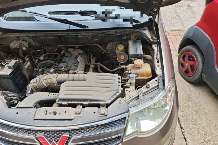 Used Wuling Hongguang 2014 1.5L S Standard Version Engine Bay Left