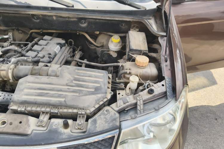 Used Wuling Hongguang 2014 1.5L S Comfort Model Engine Bay Left